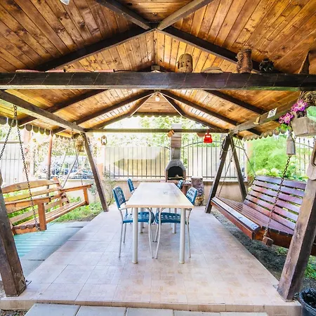11 La Famiglia Apartamento *